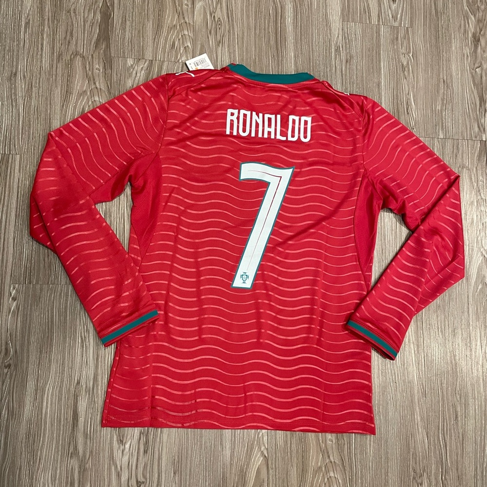 Puma Portugal Red Long Sleeve Jersey with green Trim - Ronaldo 7 - Picture 3 of 4